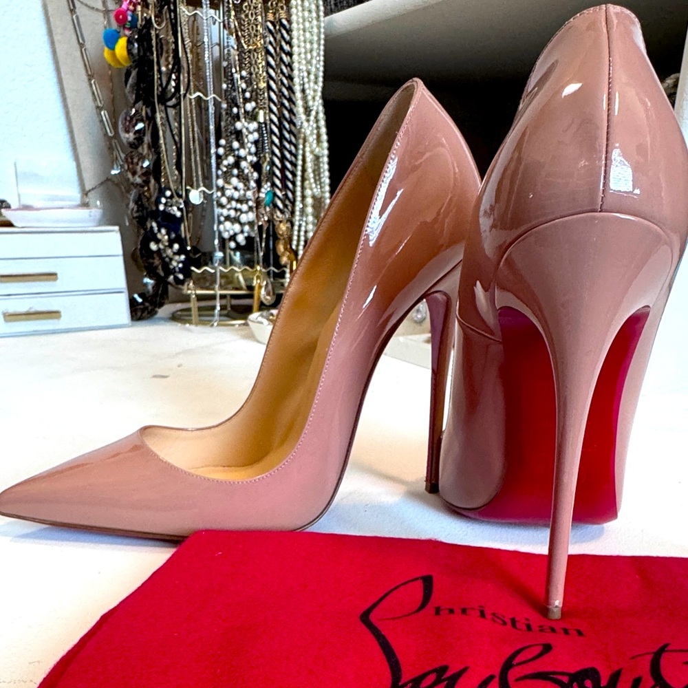 Christian Louboutin Kate Patent Pointed-Toe Blush
Size 40 / 10 US
120mm